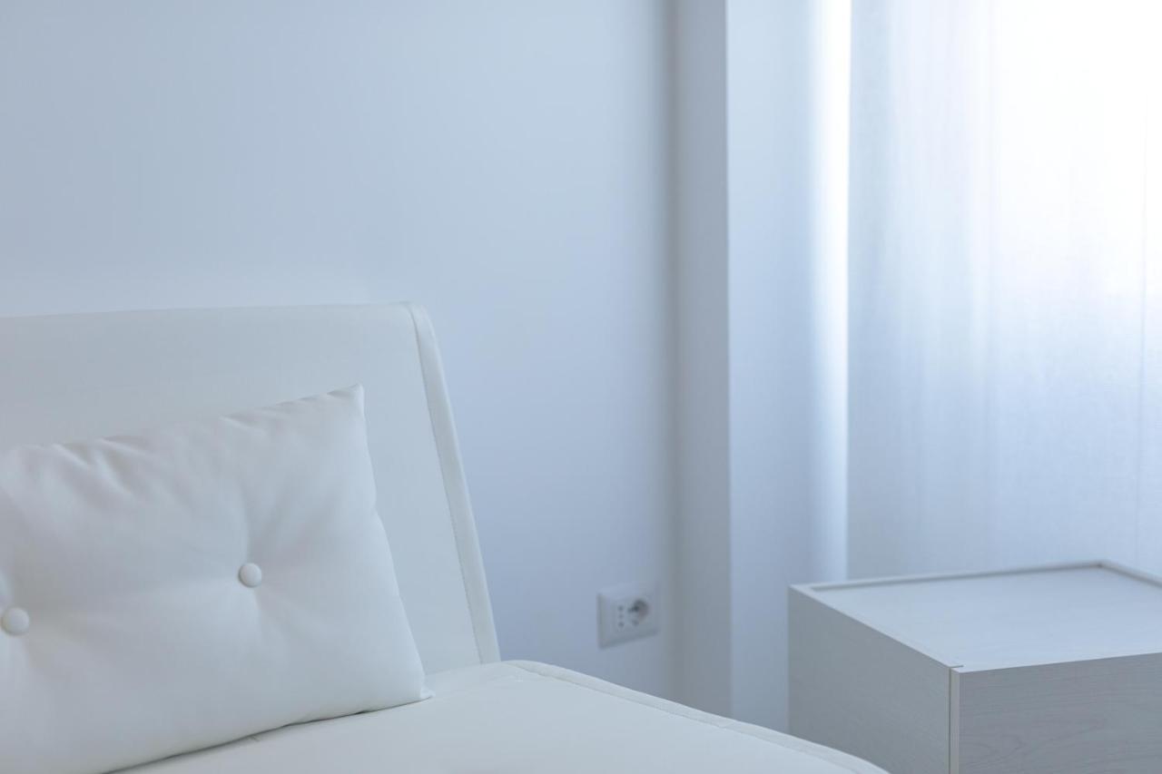 Vista Mare Guest House チヴィタノーヴァ・マルケ エクステリア 写真